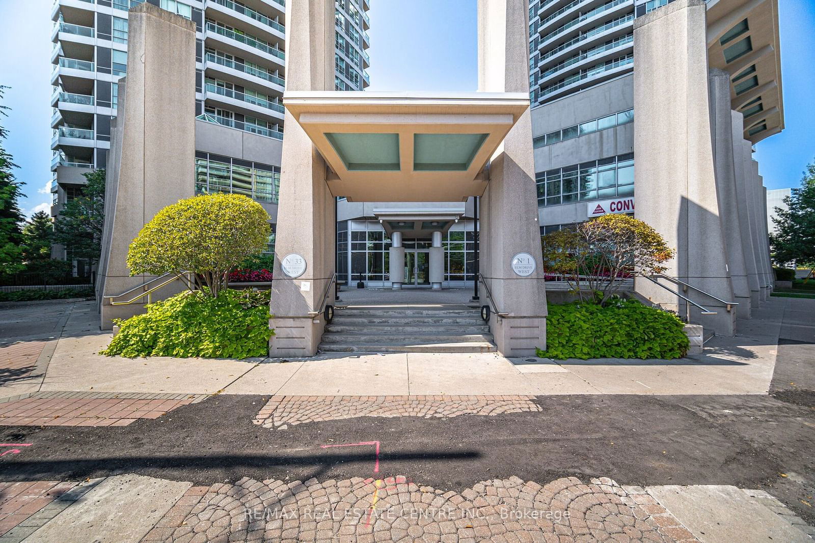 33 Elm Dr W, unit 105 for sale