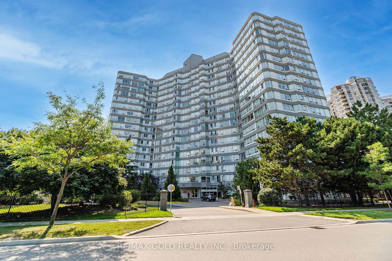 50 Kingsbridge Garden Circ, unit 812 for sale