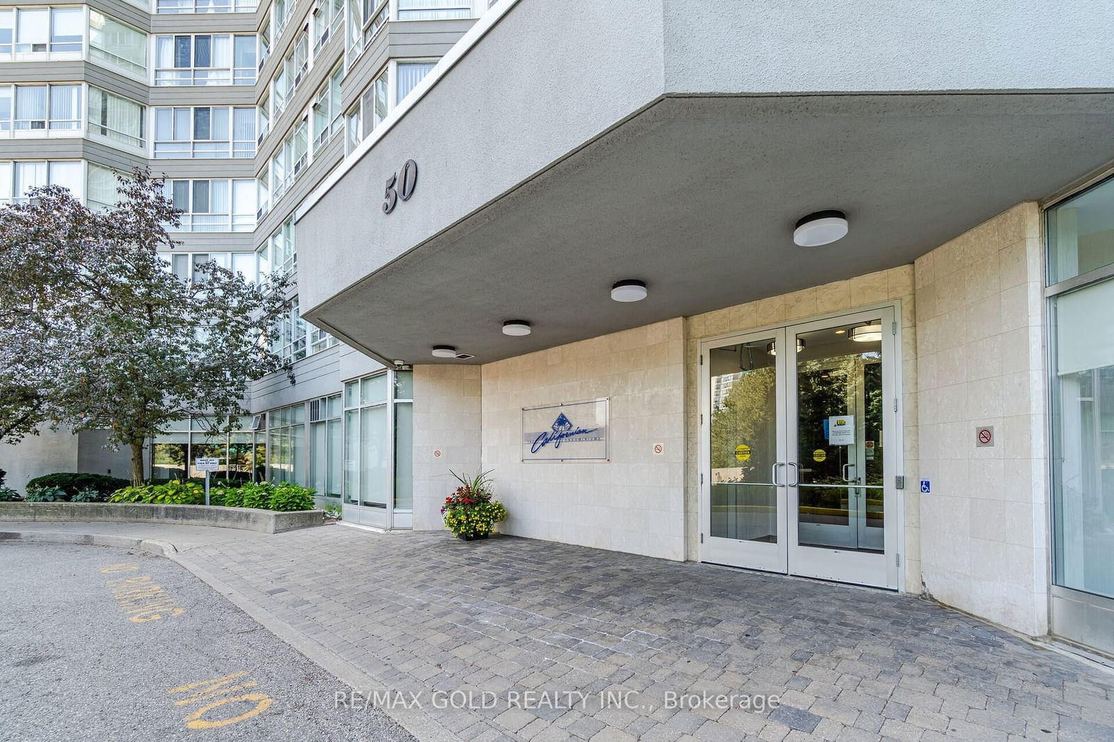 50 Kingsbridge Garden Circ, unit 812 for sale