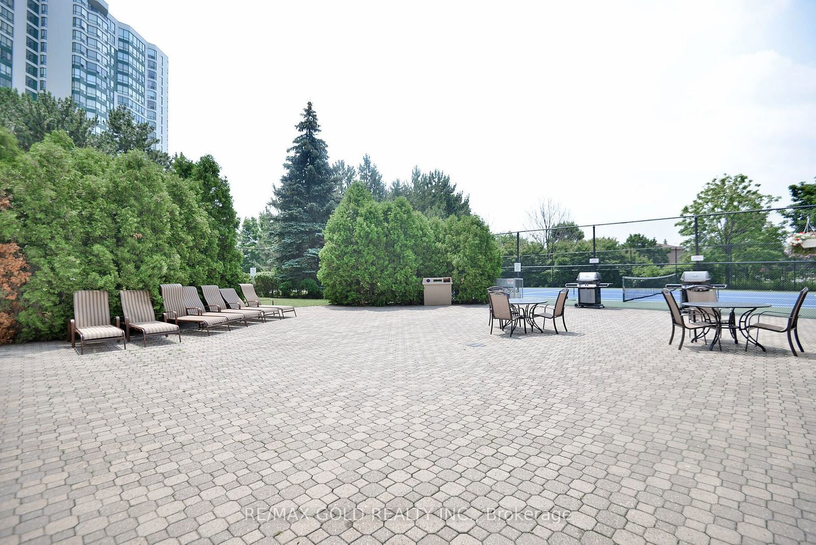 50 Kingsbridge Garden Circ, unit 812 for sale