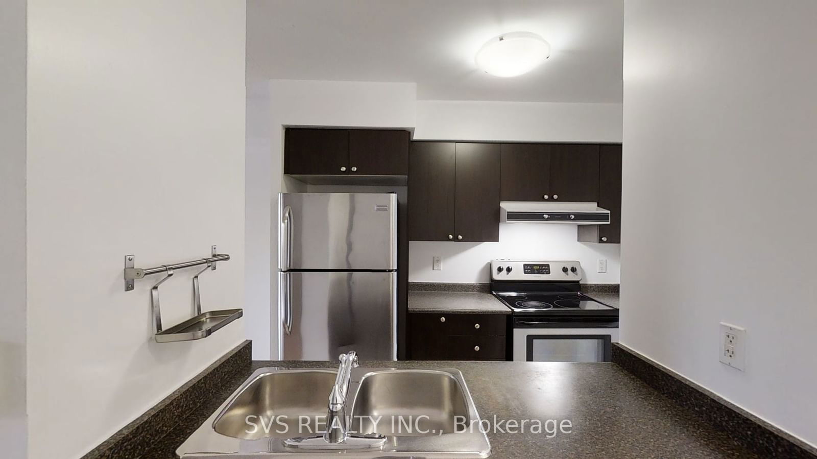 61 Heintzman St, unit 420 for rent