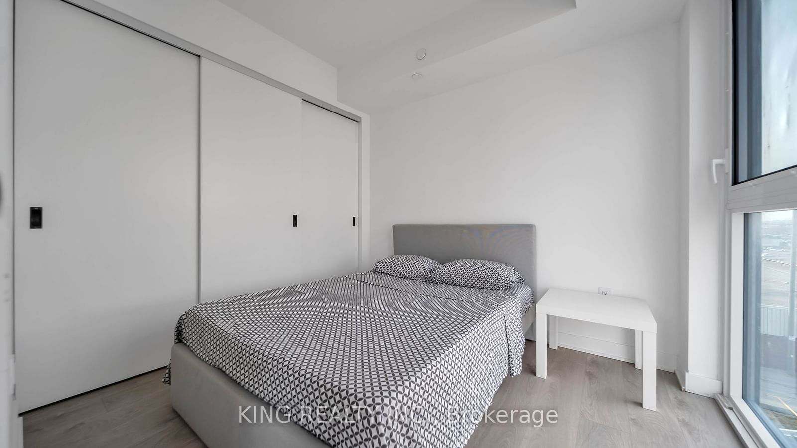 36 Zorra St, unit 515 for rent