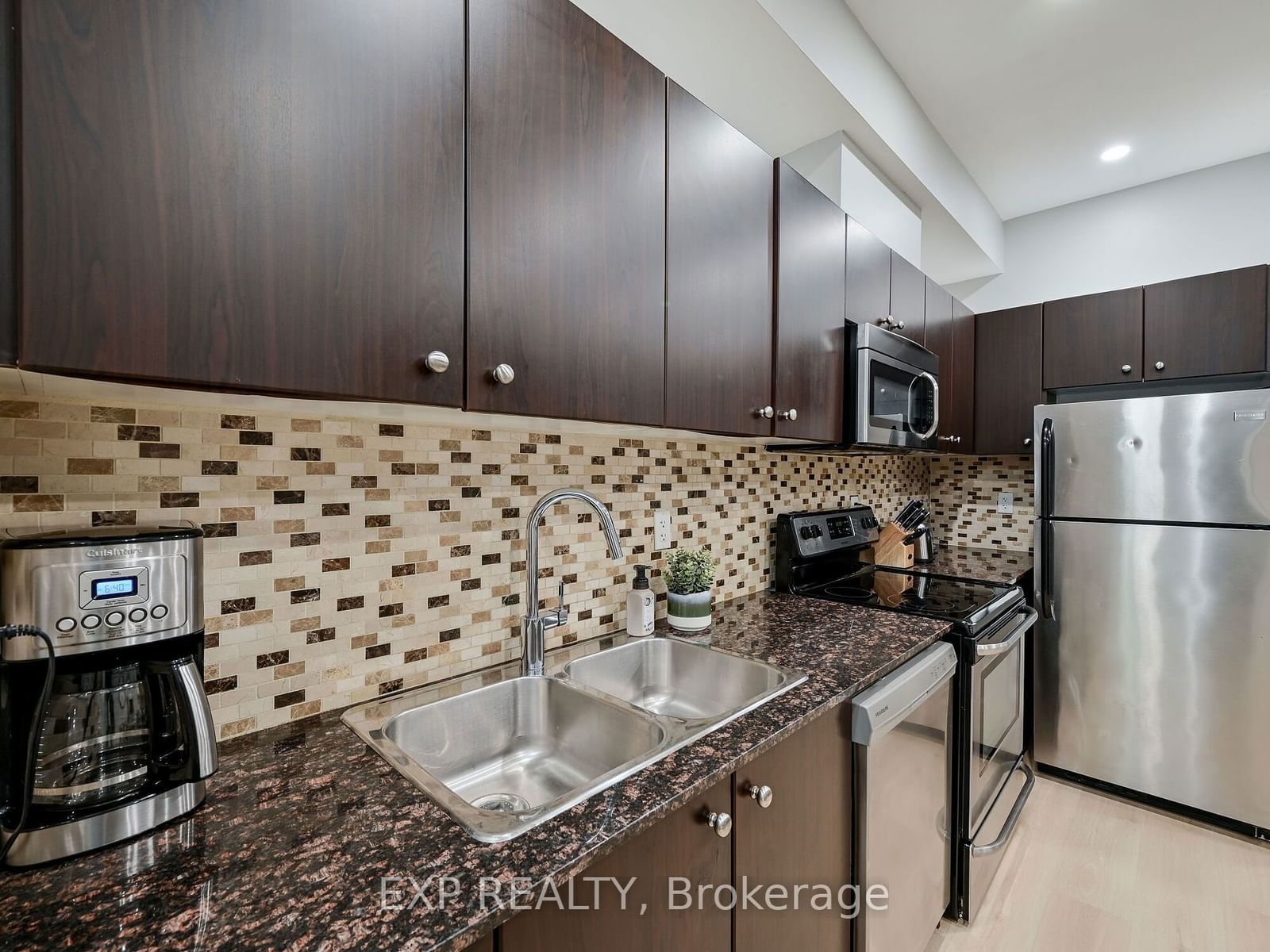 68 Winston Park Blvd, unit 8 for sale