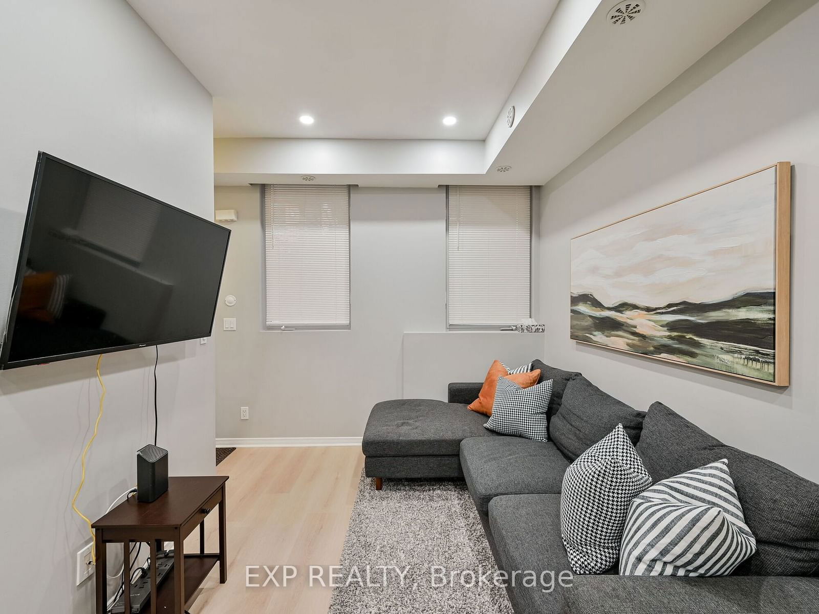 68 Winston Park Blvd, unit 8 for sale