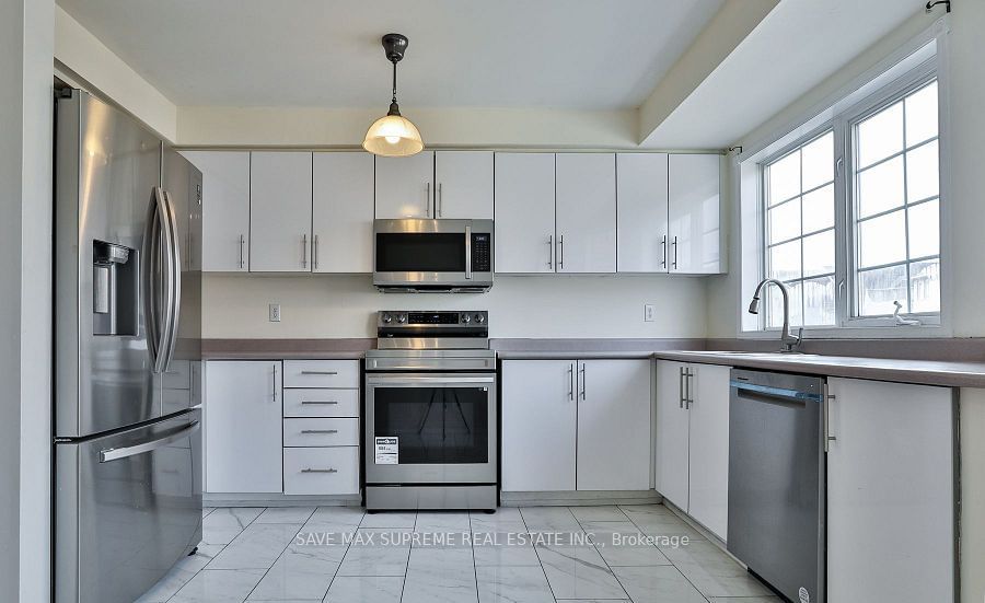 39 Spadina Rd, unit 39 for rent