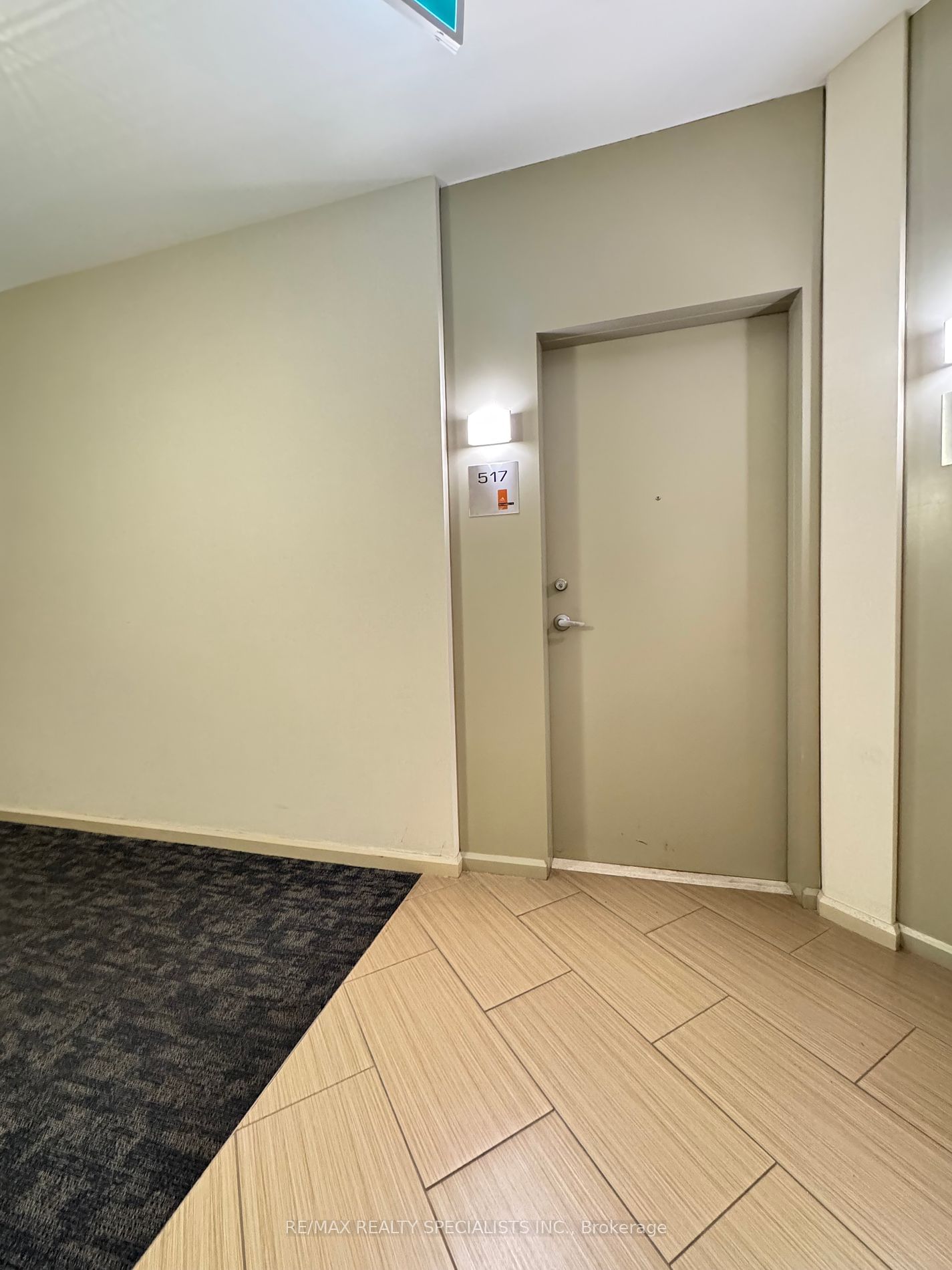 220 Burnhamthorpe Rd W, unit 517 for rent