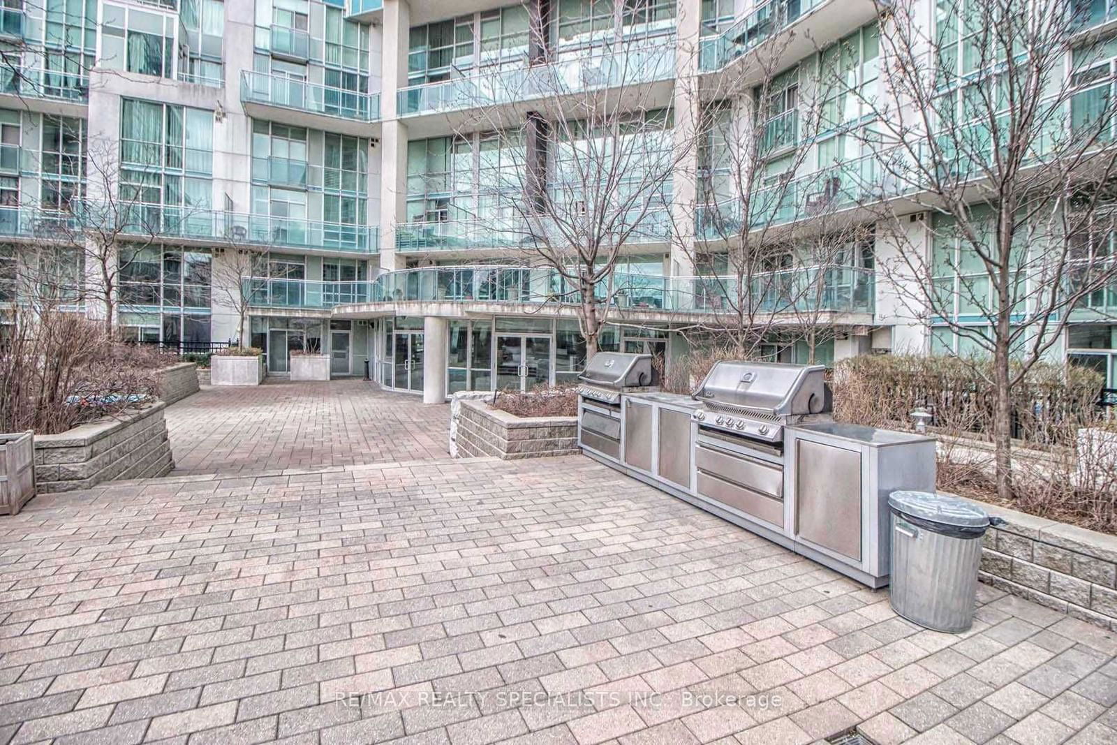 220 Burnhamthorpe Rd W, unit 517 for rent