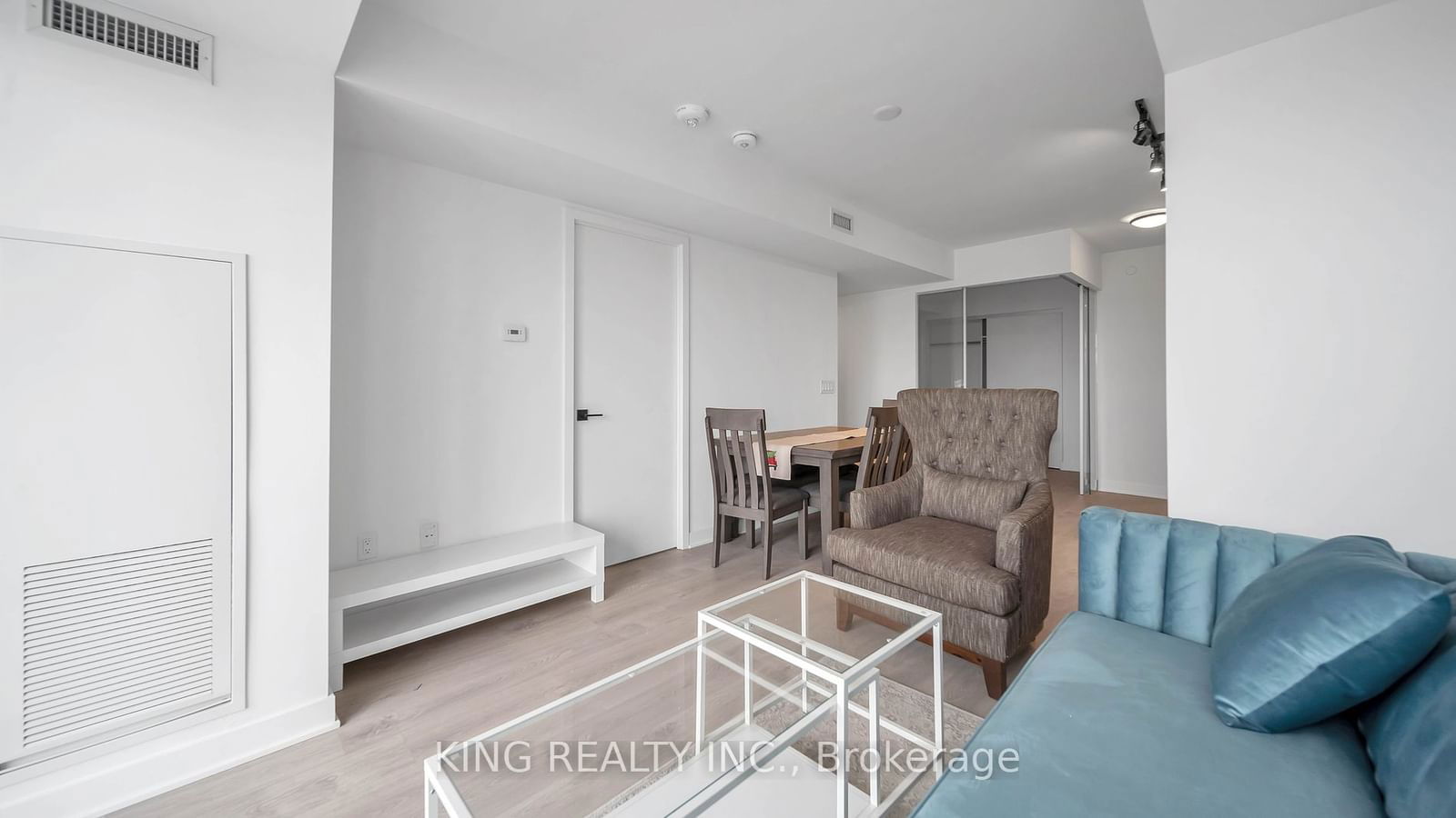 36 Zorra St, unit 425 for rent