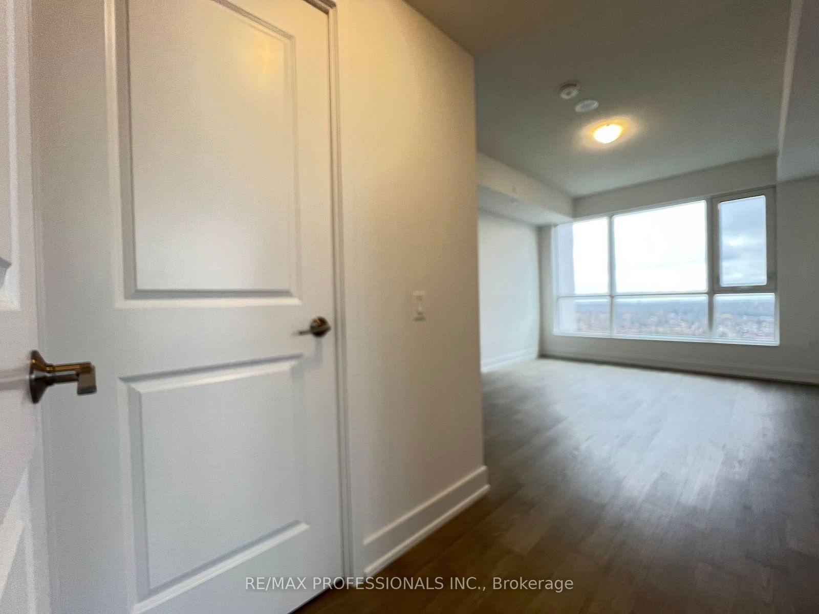 202 Burnhamthorpe Rd E, unit 2102 for rent