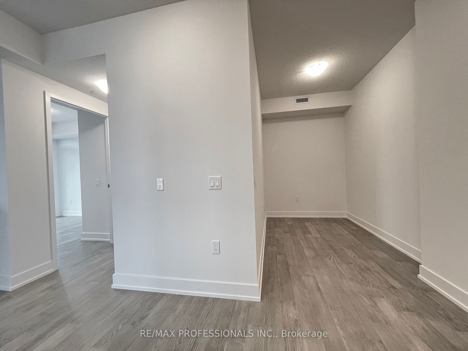 202 Burnhamthorpe Rd E, unit 2102 for rent