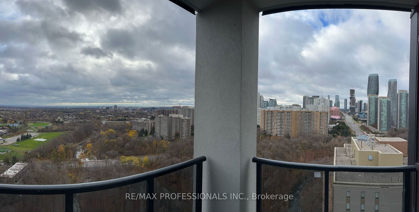 202 Burnhamthorpe Rd E, unit 2102 for rent