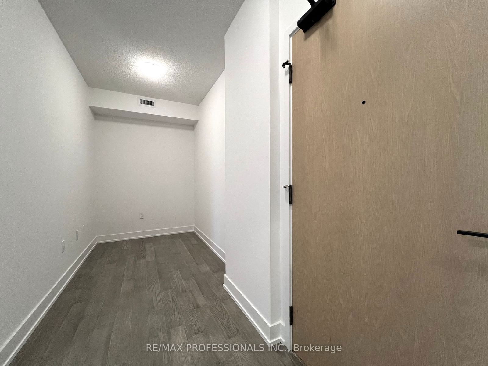 202 Burnhamthorpe Rd E, unit 2102 for rent