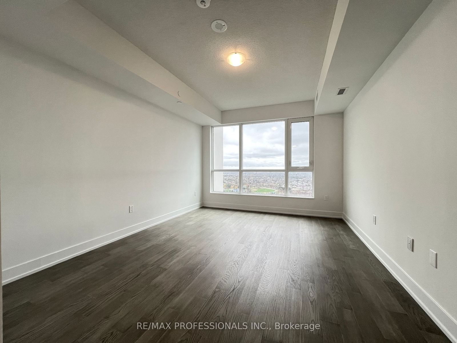 202 Burnhamthorpe Rd E, unit 2102 for rent