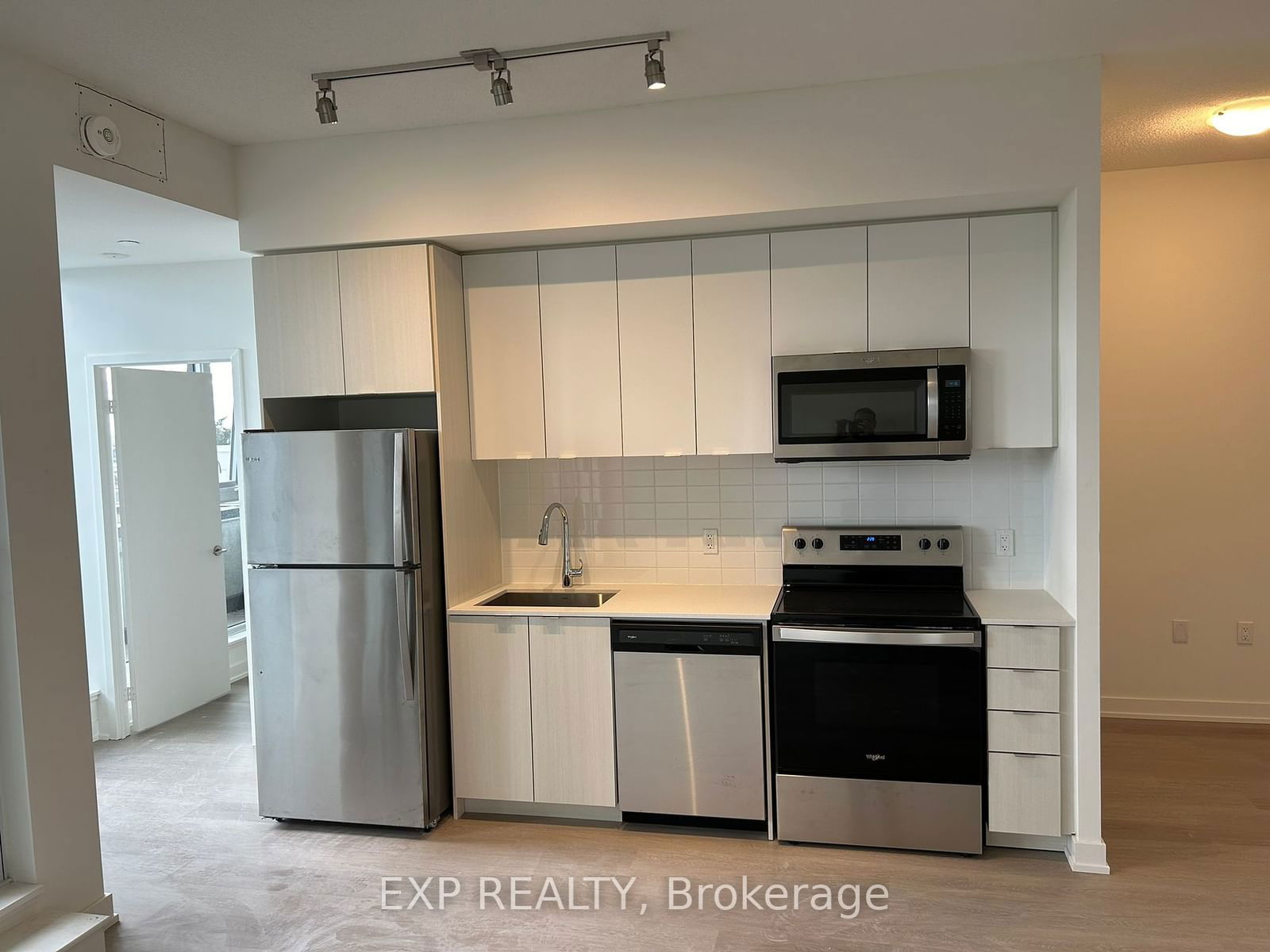 859 The Queensway, unit 209 for rent