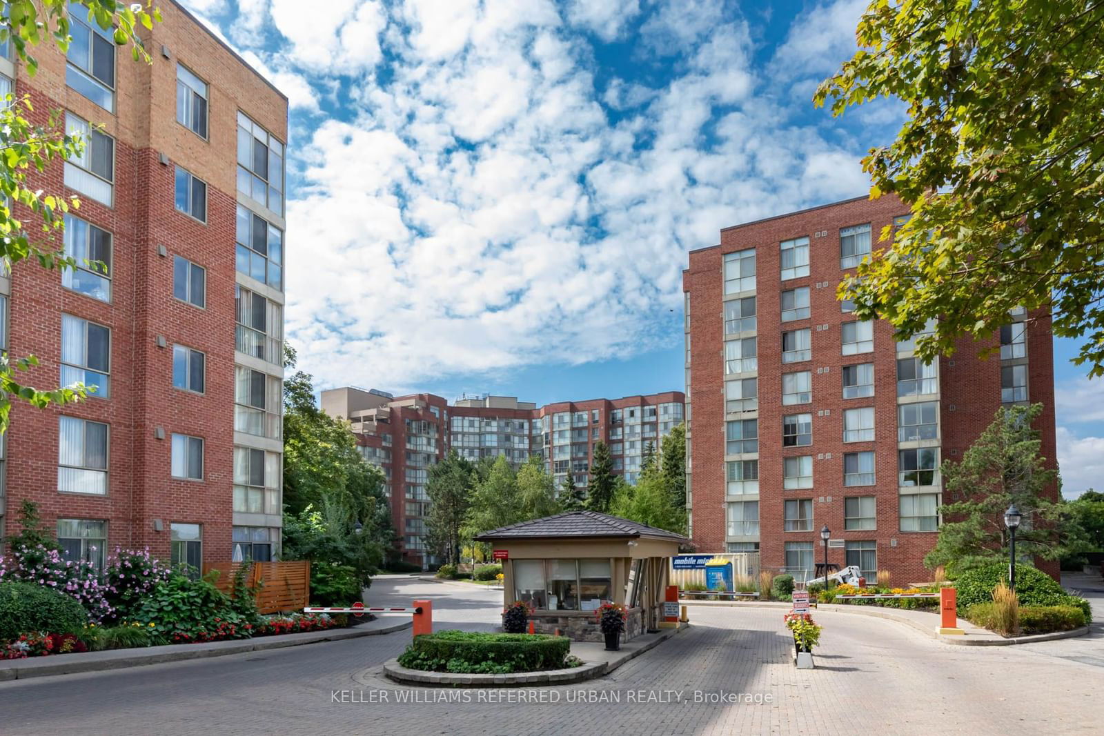 South Kingsway Village III Condos, West End, Toronto