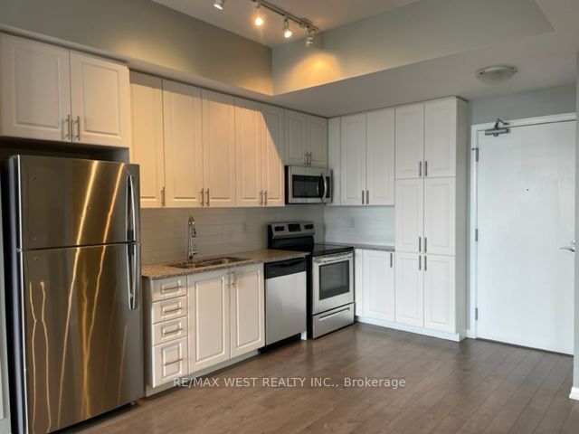 3091 Dufferin St, unit 801 for rent