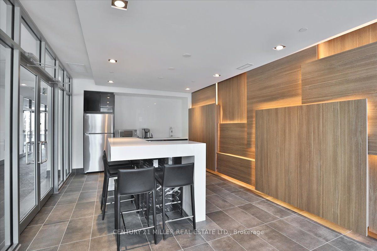 5240 DUNDAS St, unit 614 for rent