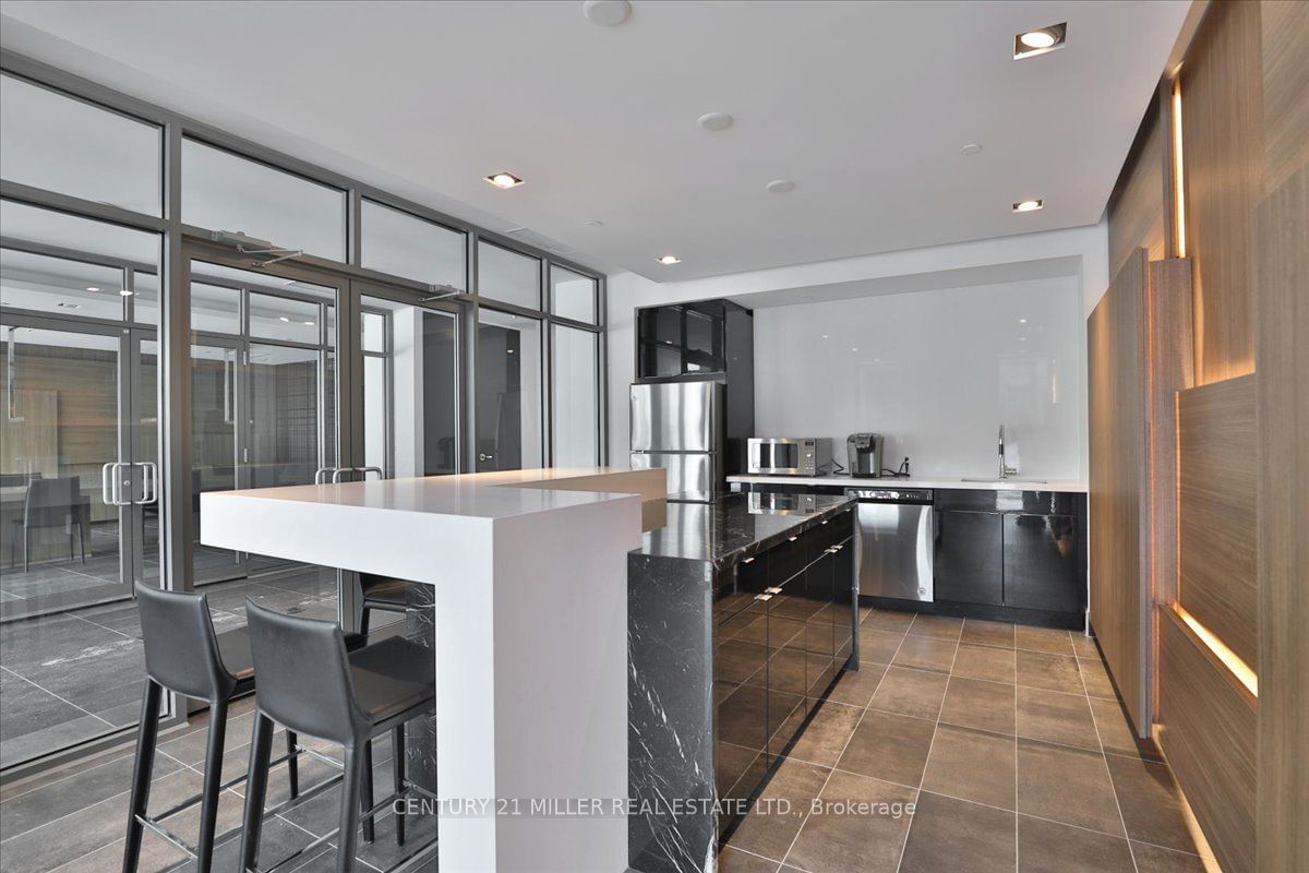 5240 DUNDAS St, unit 614 for rent