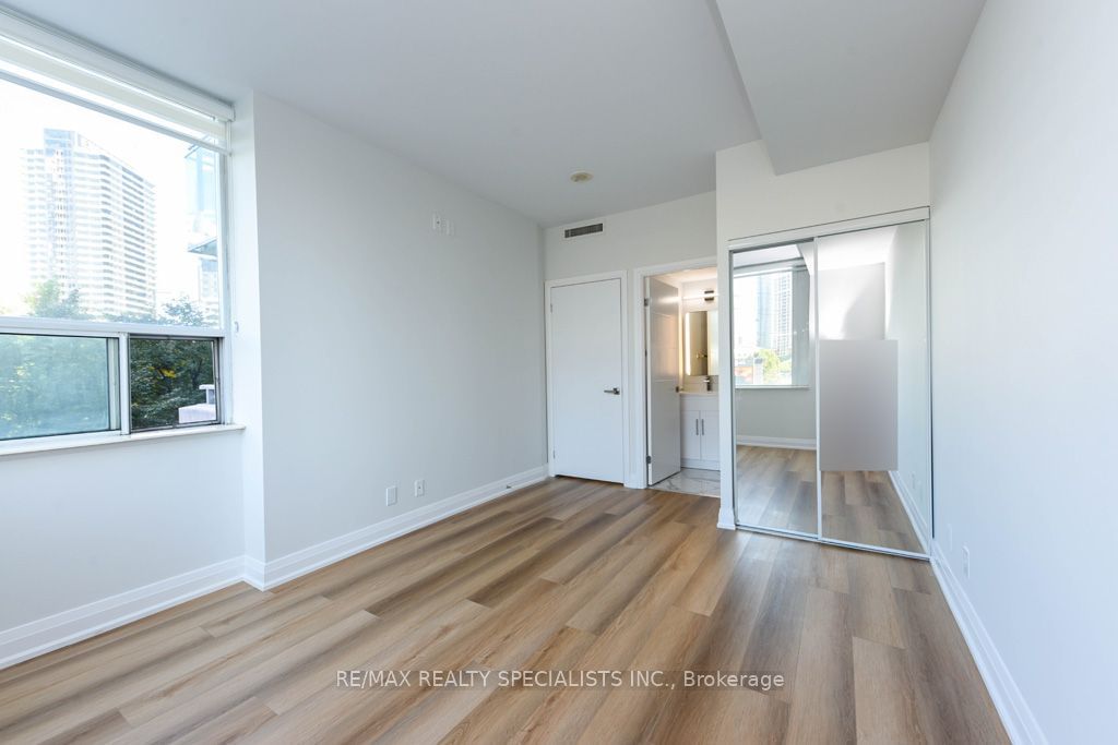 3939 Duke Of York Blvd, unit 302 for rent