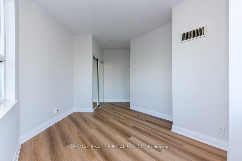 3939 Duke Of York Blvd, unit 302 for rent