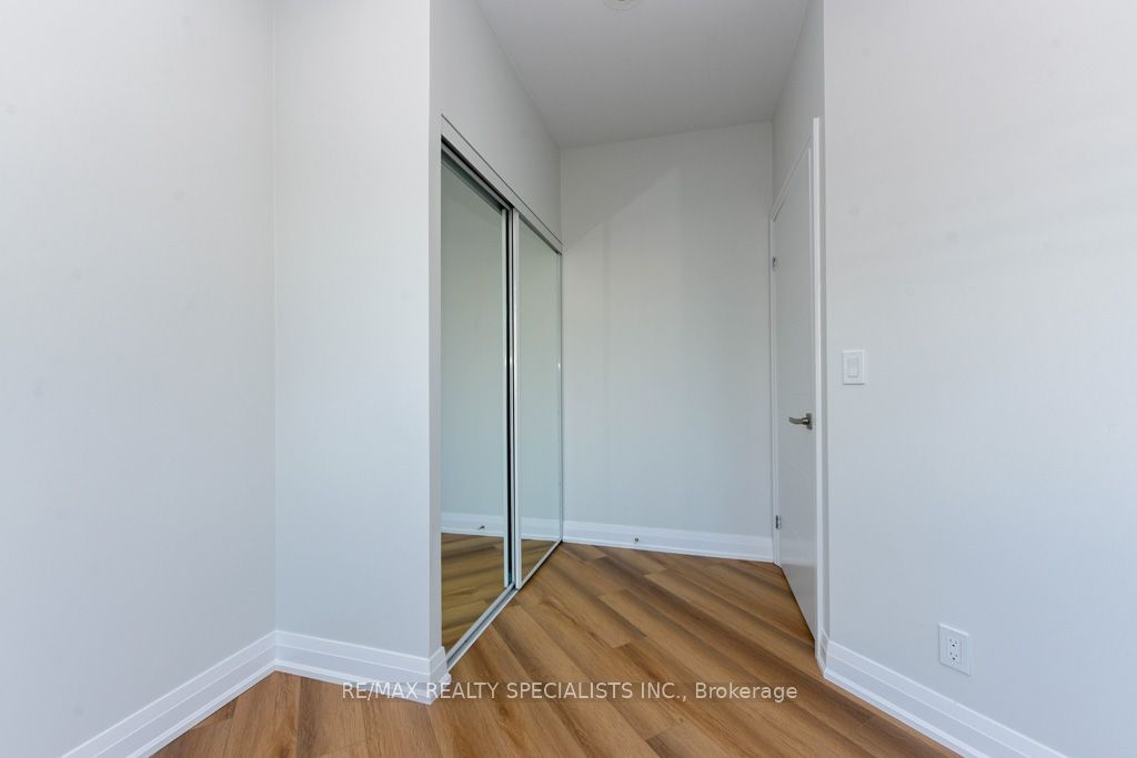 3939 Duke Of York Blvd, unit 302 for rent