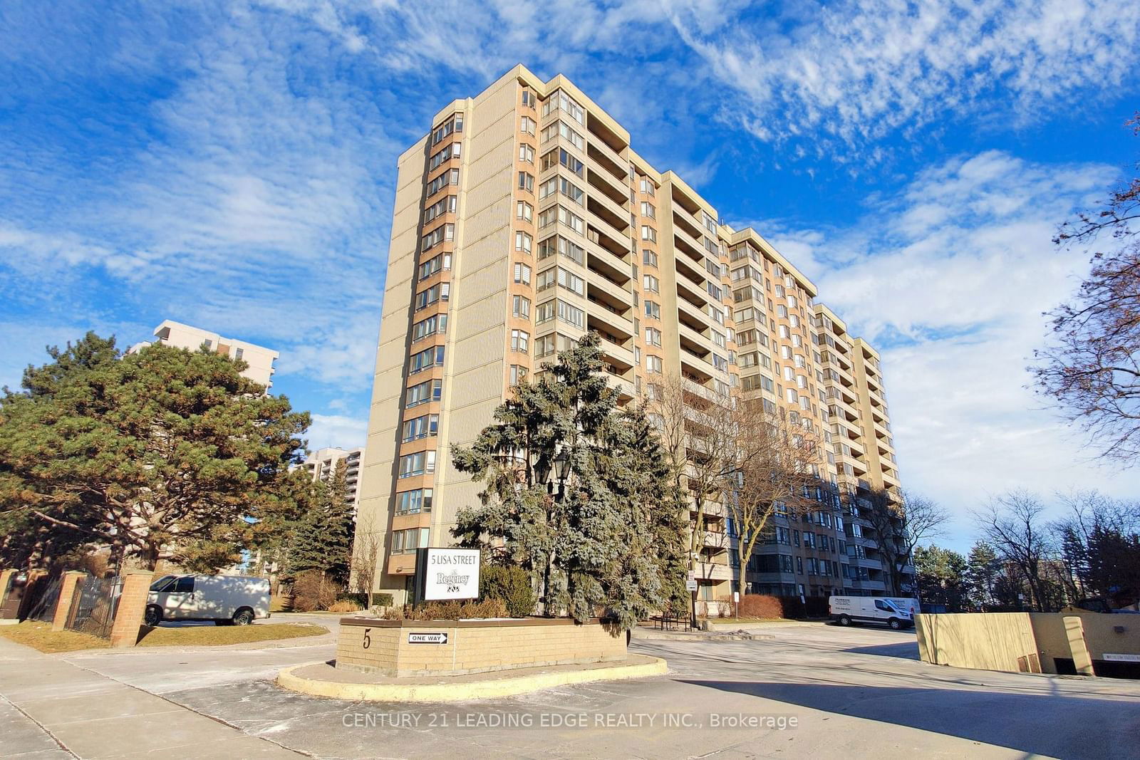 5 Lisa St, unit 401 for sale