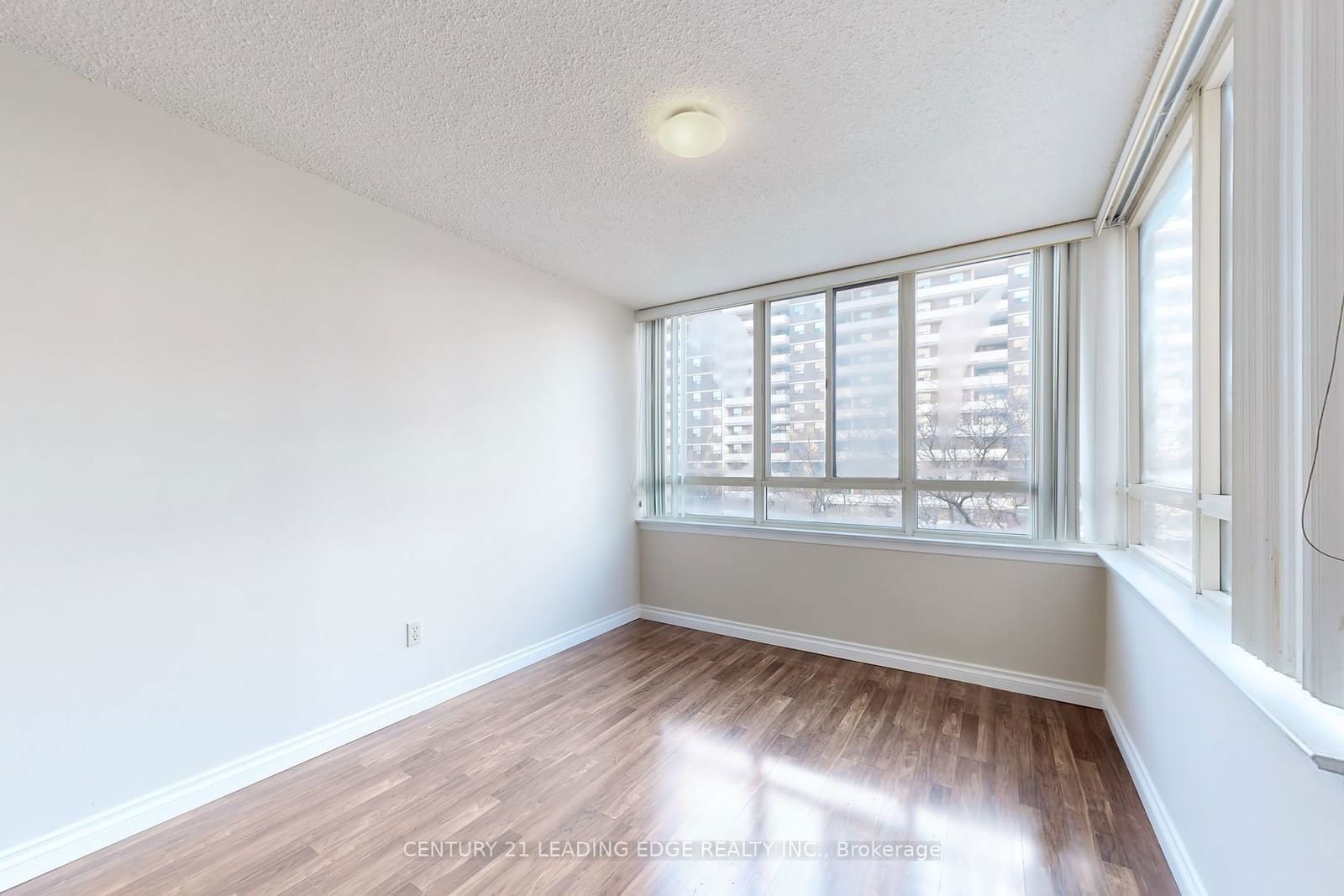 5 Lisa St, unit 401 for sale