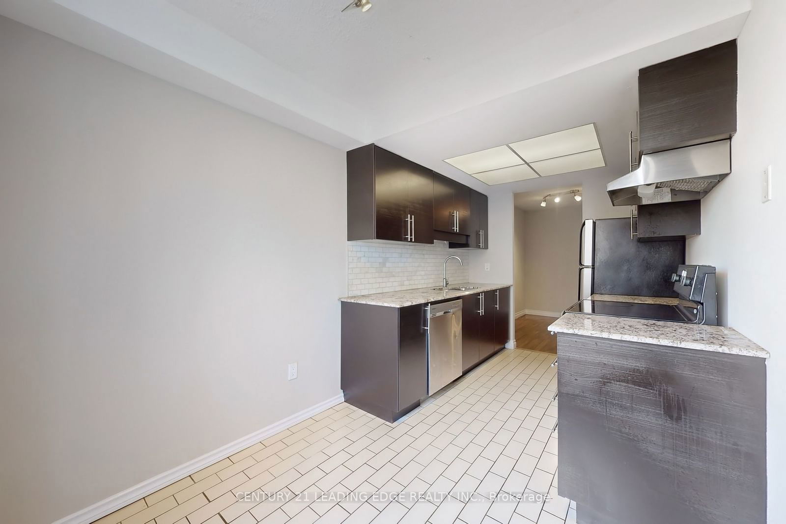 5 Lisa St, unit 401 for sale