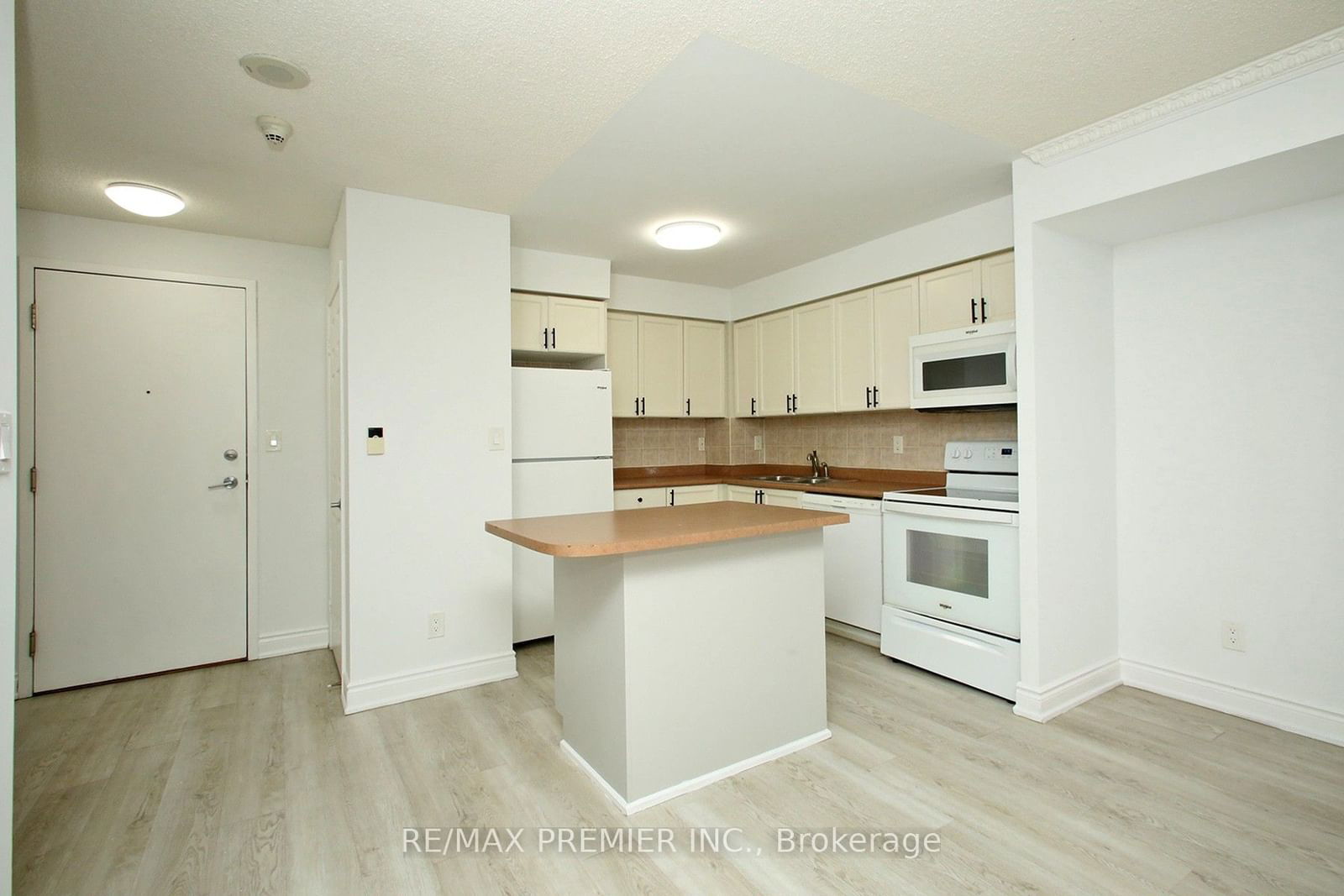 3880 Duke Of York Blvd, unit 1002 for rent