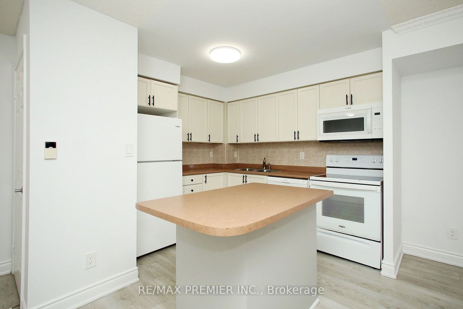 3880 Duke Of York Blvd, unit 1002 for rent