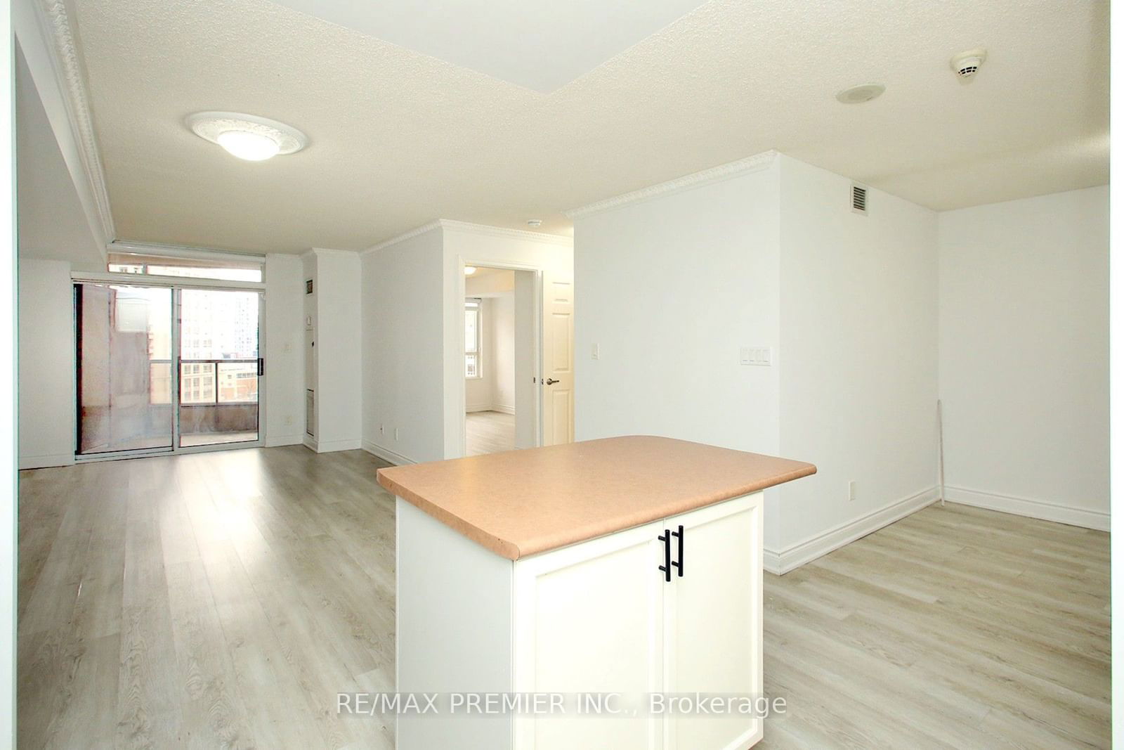 3880 Duke Of York Blvd, unit 1002 for rent