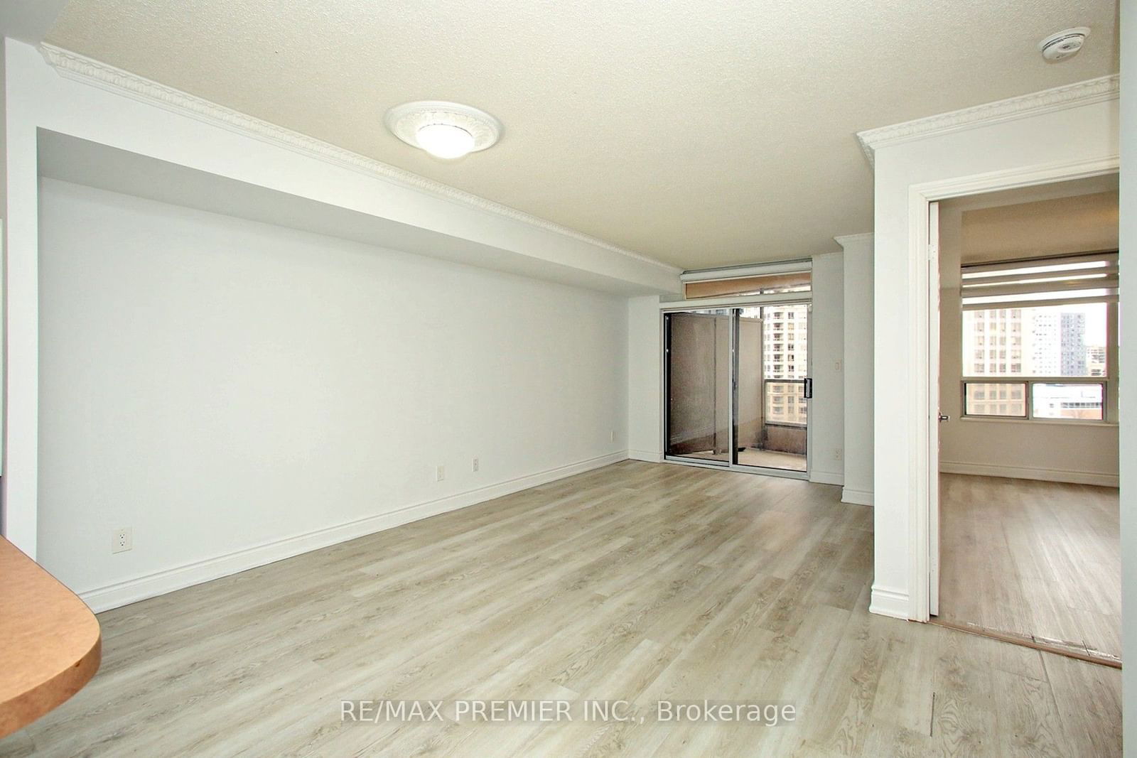 3880 Duke Of York Blvd, unit 1002 for rent