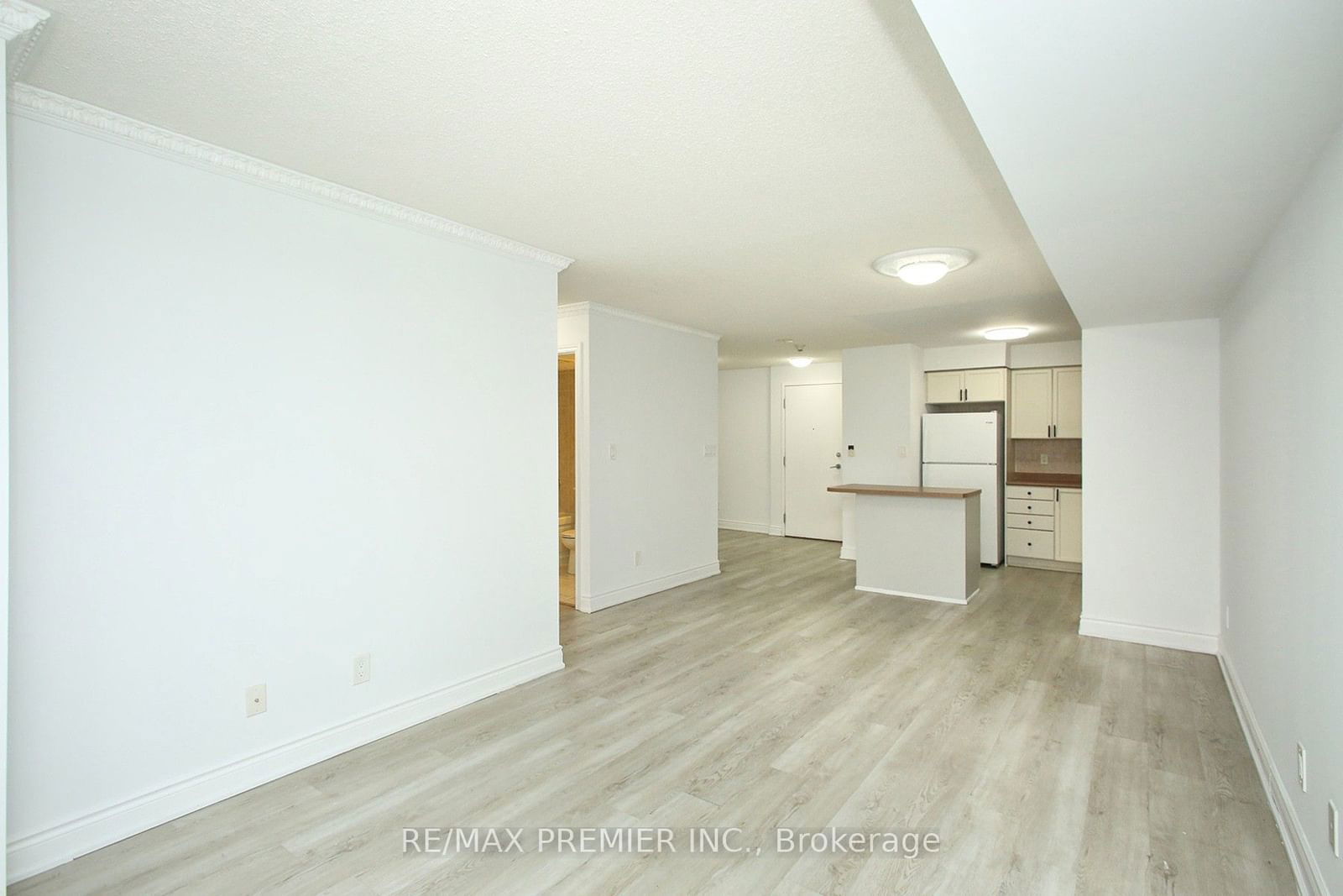 3880 Duke Of York Blvd, unit 1002 for rent