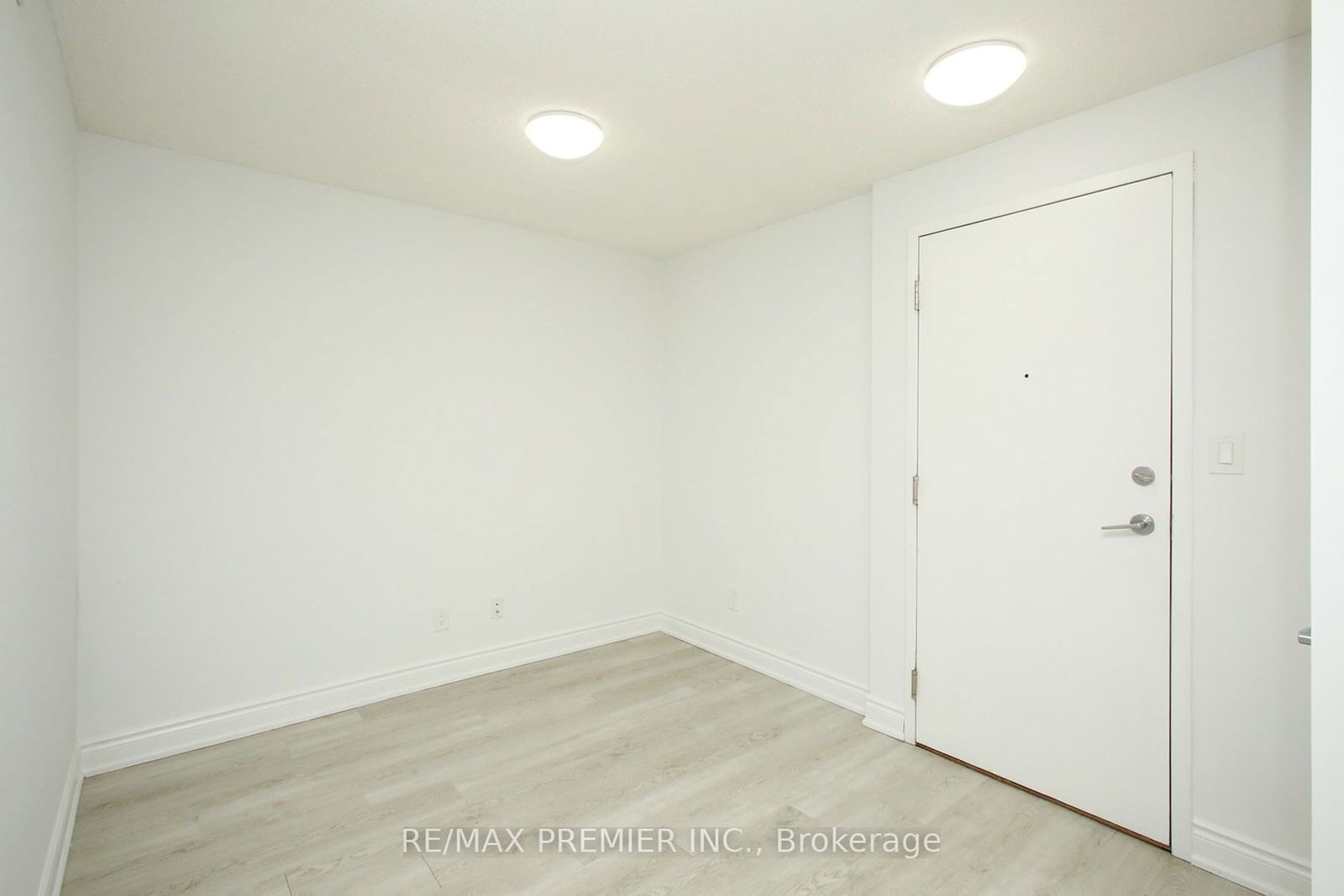 3880 Duke Of York Blvd, unit 1002 for rent