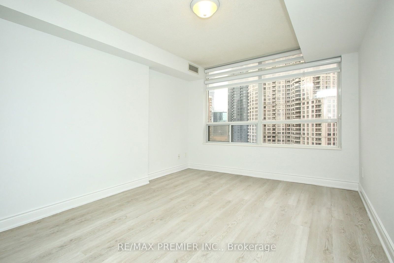 3880 Duke Of York Blvd, unit 1002 for rent