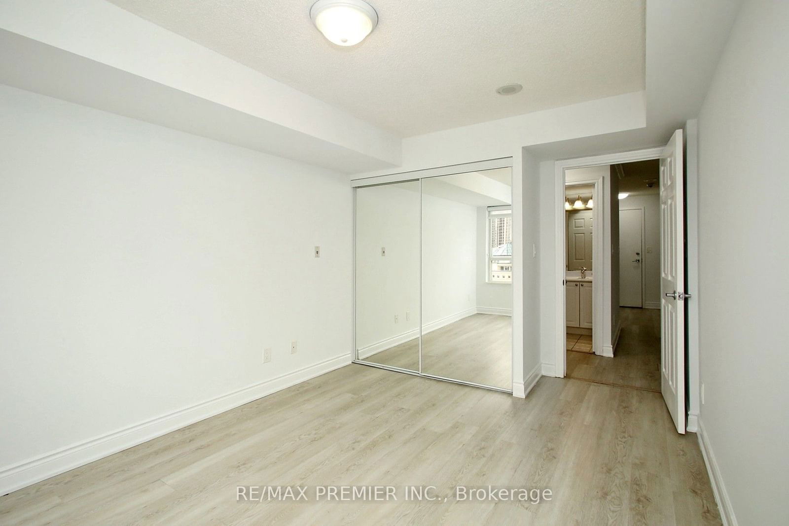 3880 Duke Of York Blvd, unit 1002 for rent