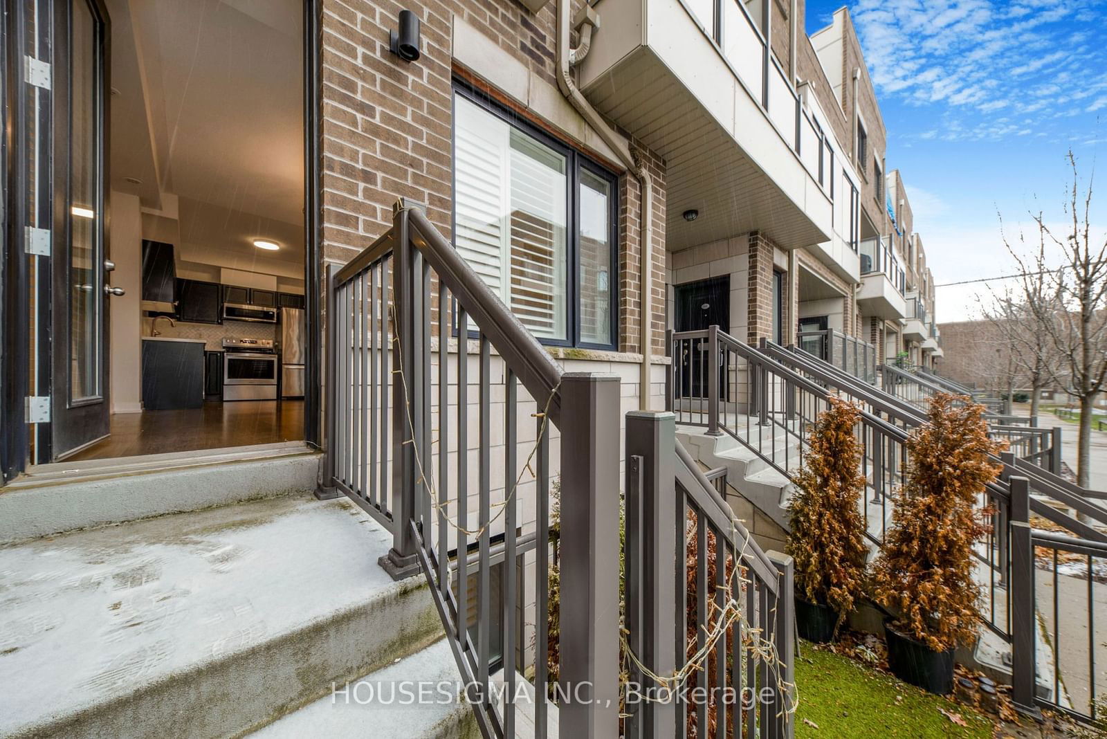 8 Drummond St, unit 401 for rent