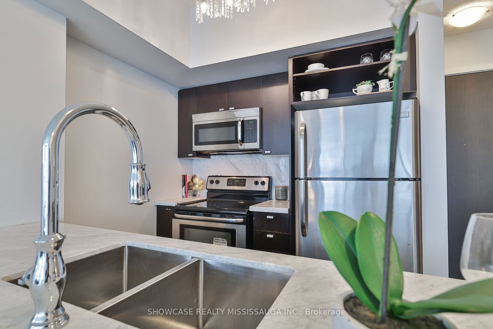 105 The Queensway Ave, unit 1401 for rent