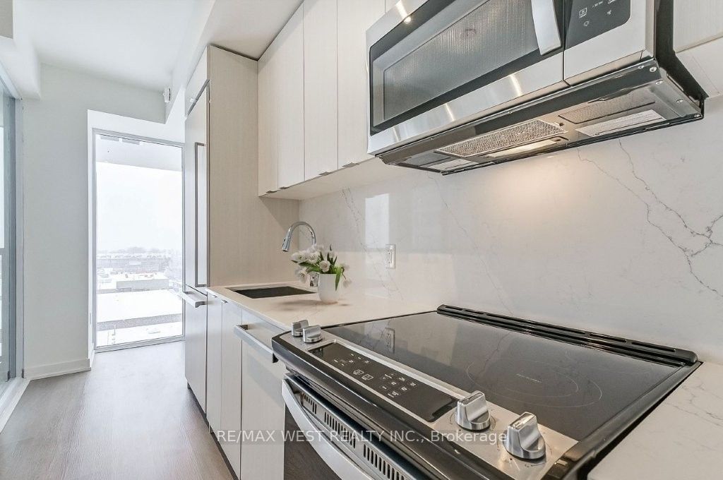 859 The Queensway, unit 513 for rent