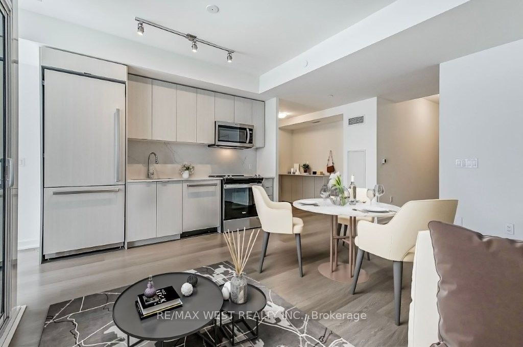 859 The Queensway, unit 513 for rent