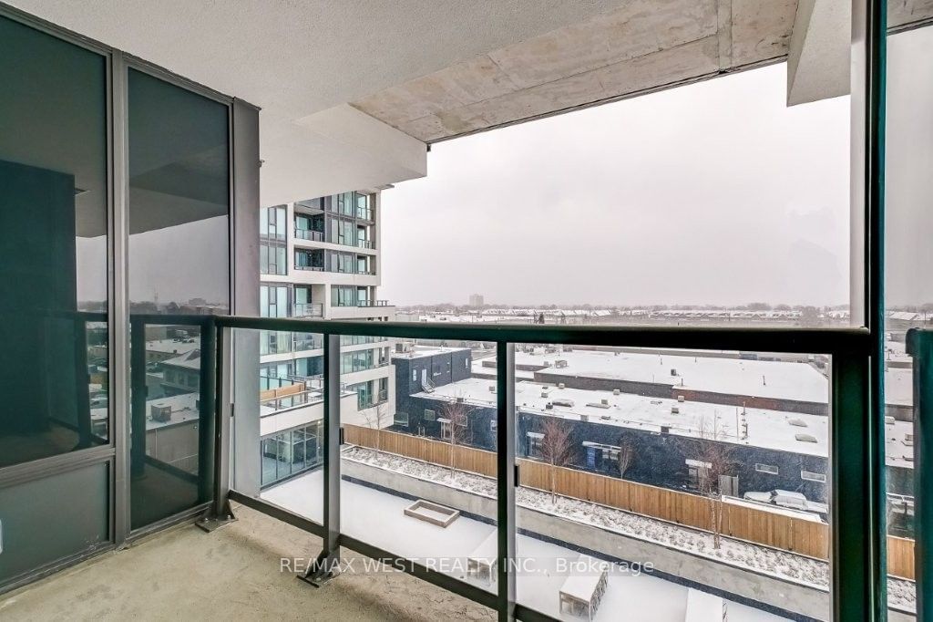 859 The Queensway, unit 513 for rent