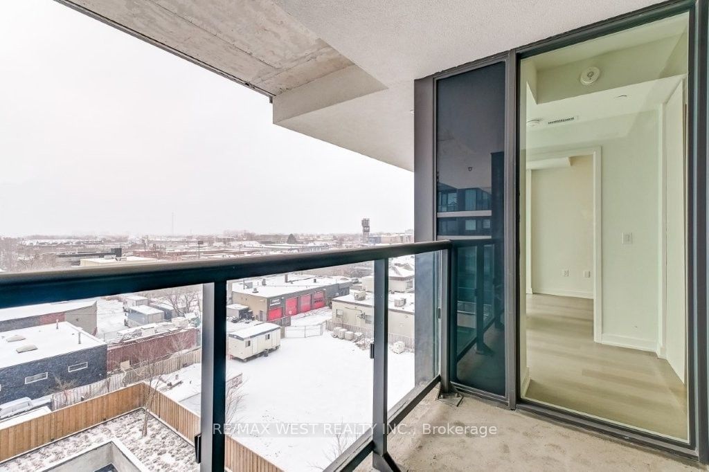 859 The Queensway, unit 513 for rent