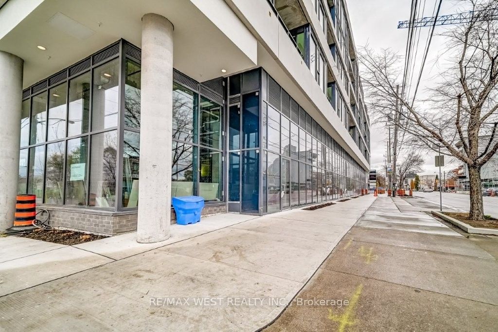 859 The Queensway, unit 513 for rent