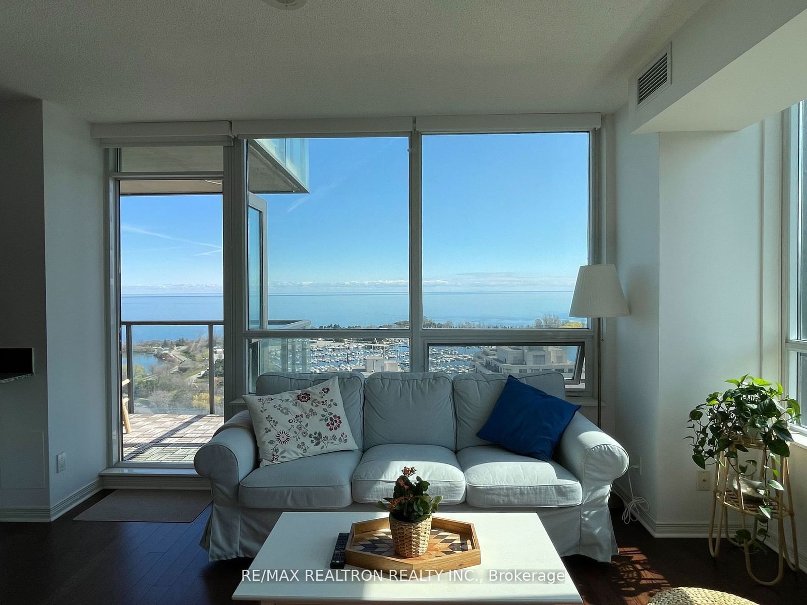 2230 Lake Shore Blvd W, unit 2402 for rent