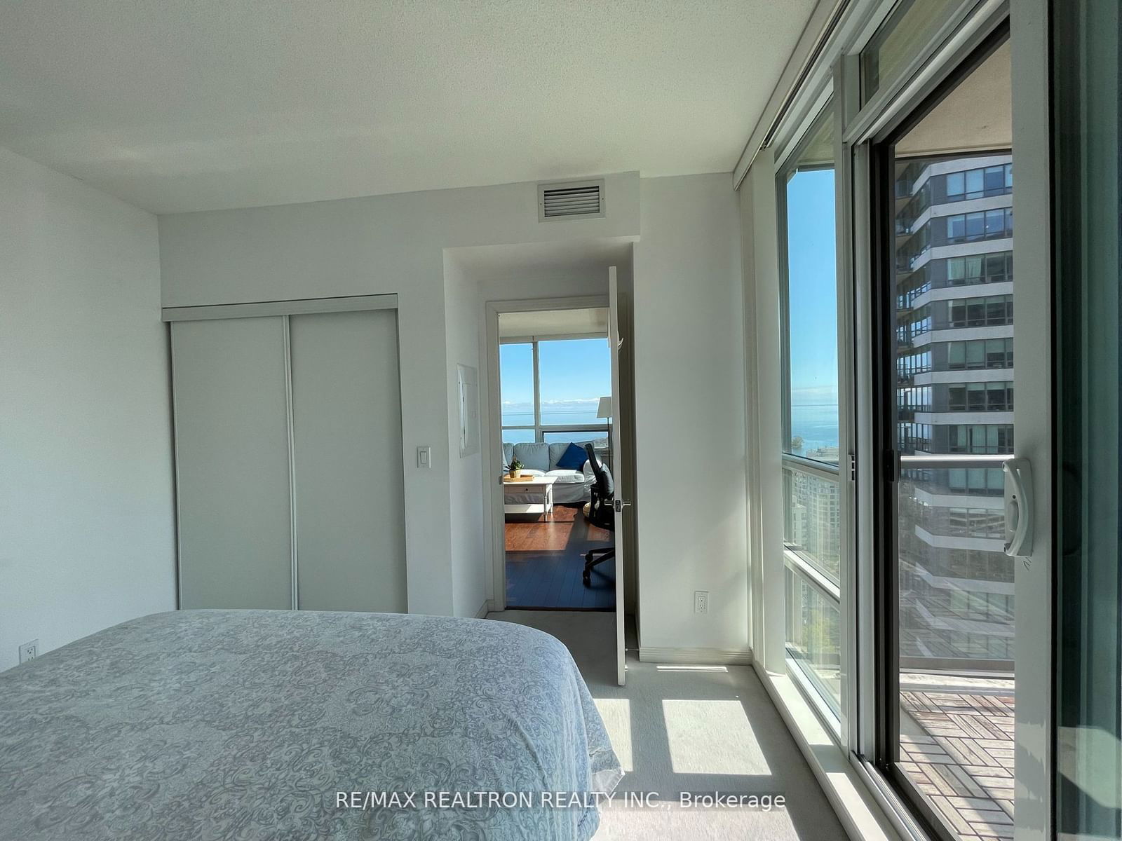 2230 Lake Shore Blvd W, unit 2402 for rent