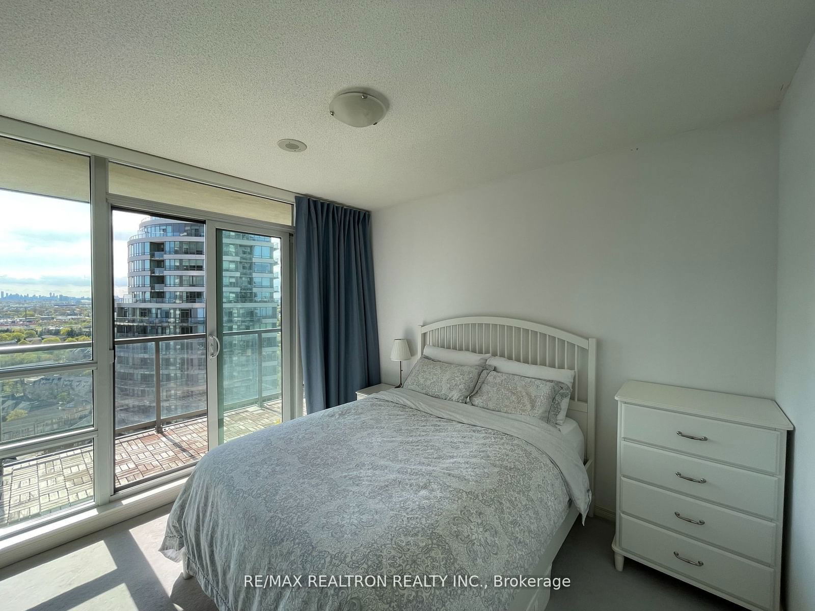 2230 Lake Shore Blvd W, unit 2402 for rent