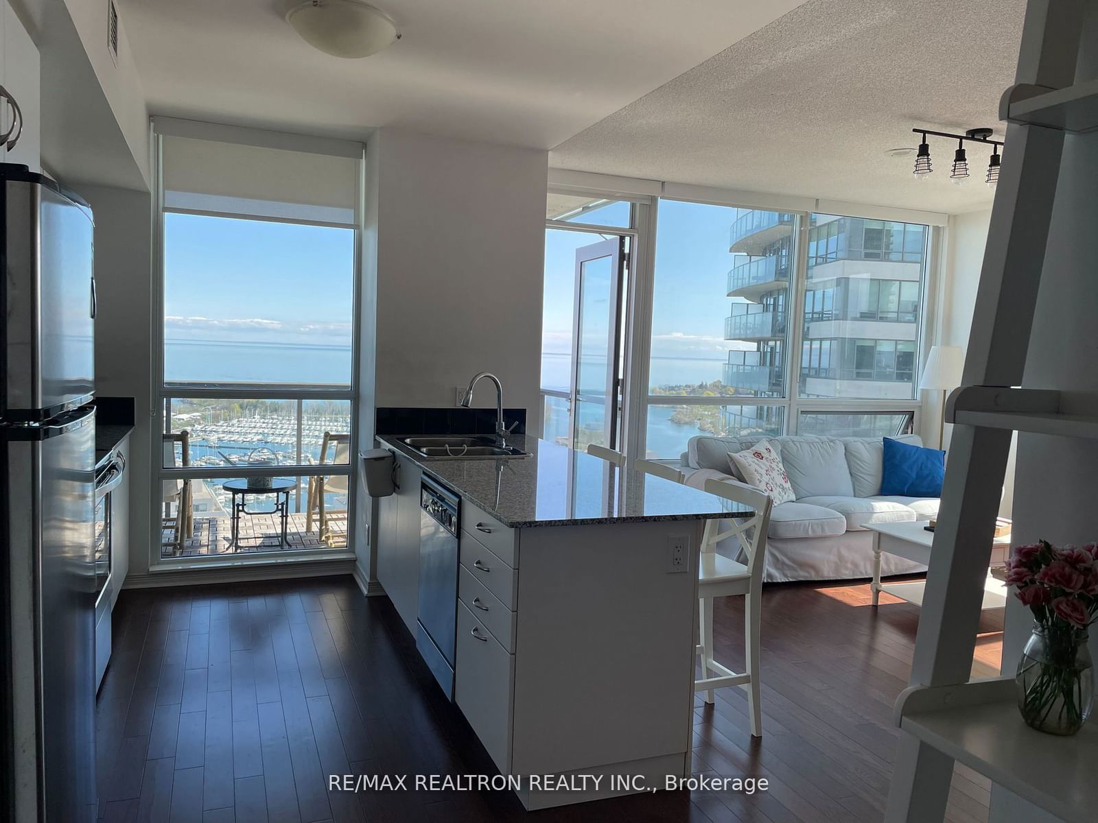 2230 Lake Shore Blvd W, unit 2402 for rent