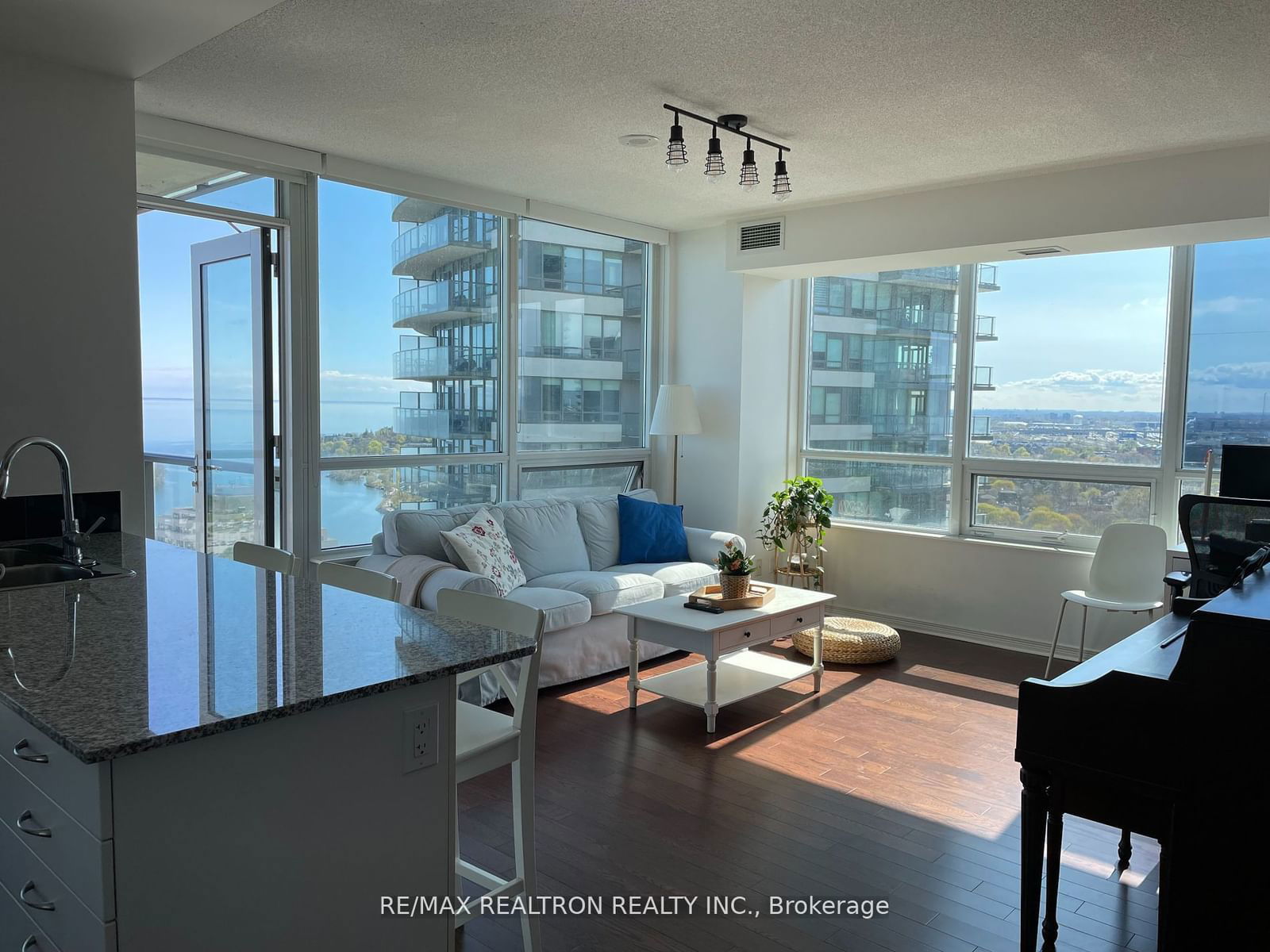 2230 Lake Shore Blvd W, unit 2402 for rent