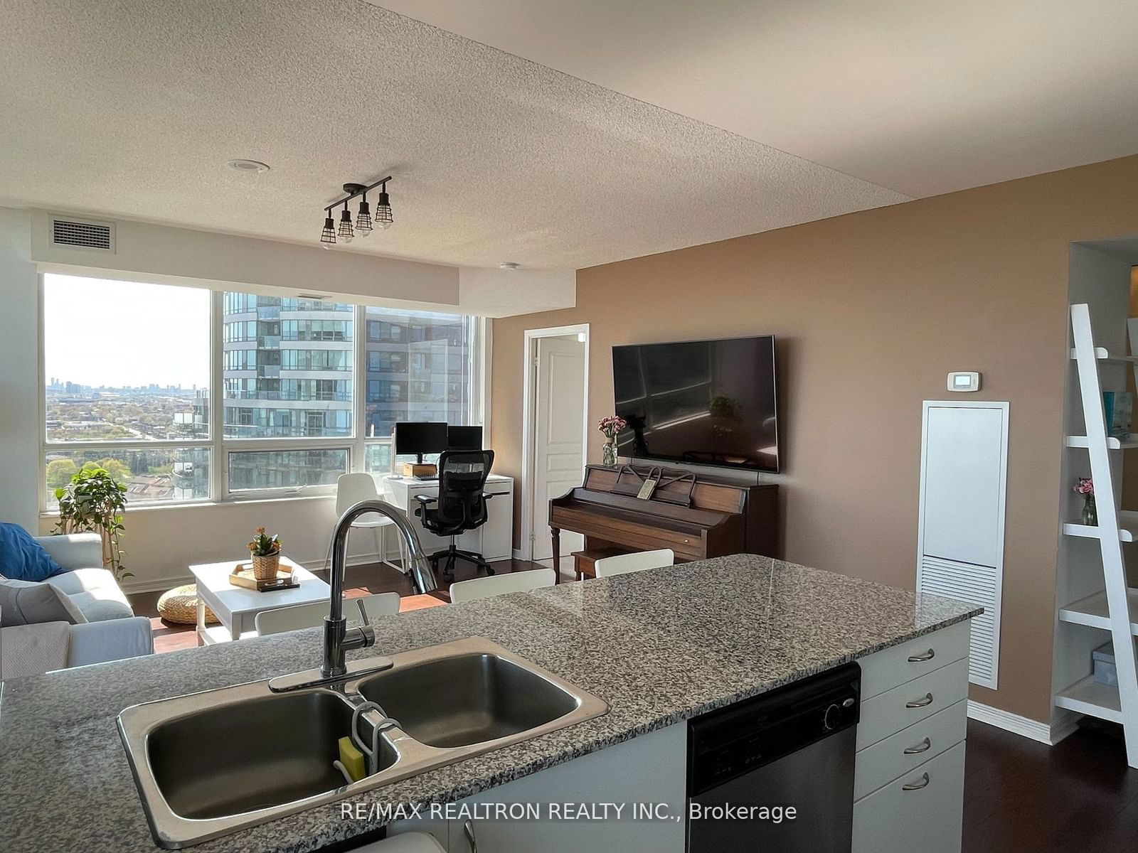 2230 Lake Shore Blvd W, unit 2402 for rent