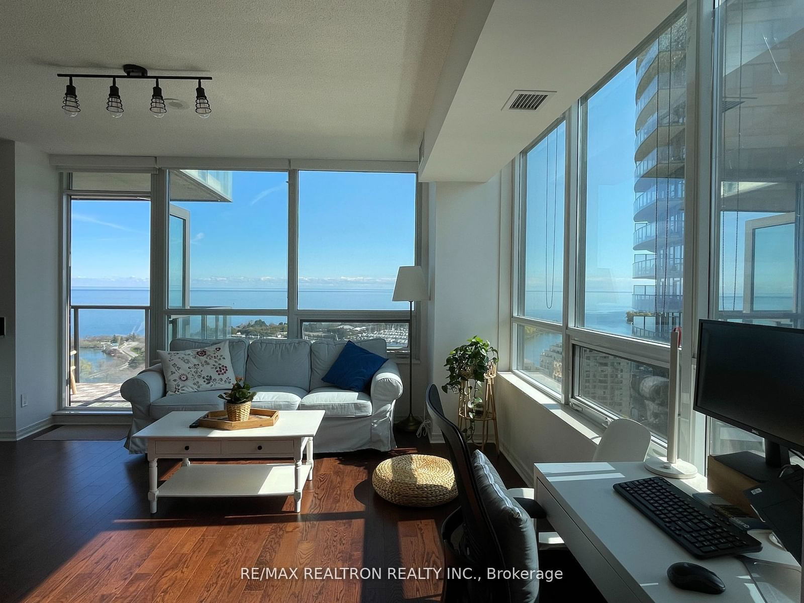 2230 Lake Shore Blvd W, unit 2402 for rent